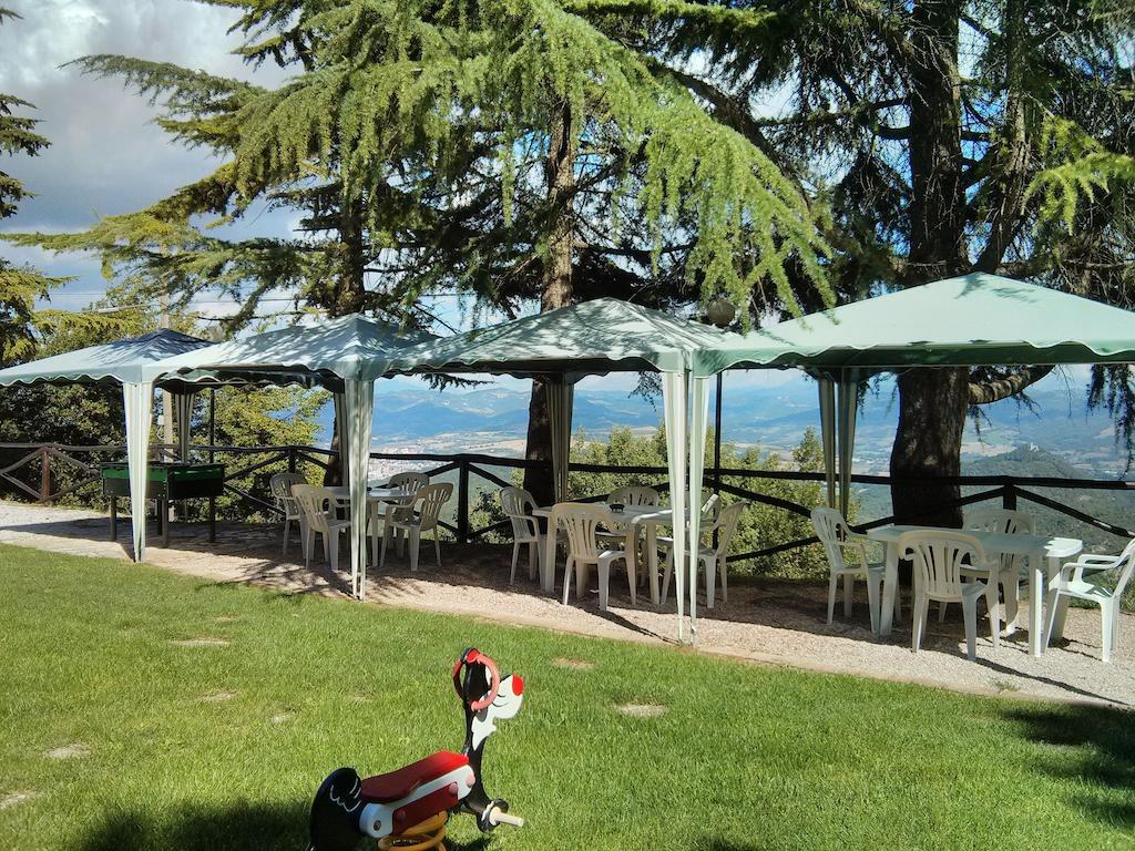 Agriturismo Monte Acuto Умбертиде Стая снимка