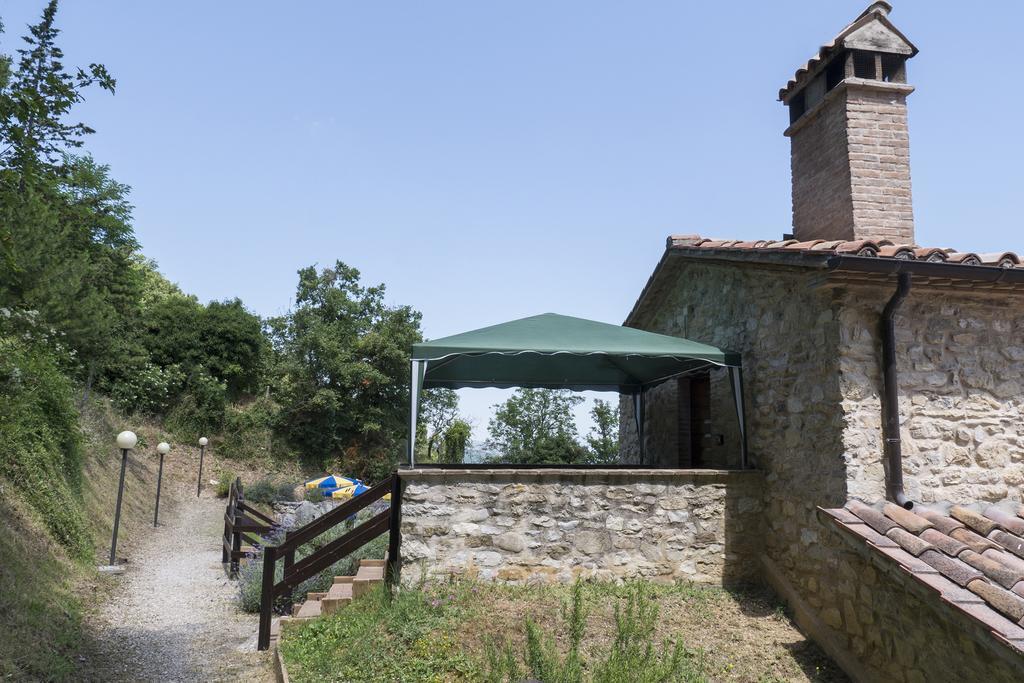Agriturismo Monte Acuto Умбертиде Стая снимка