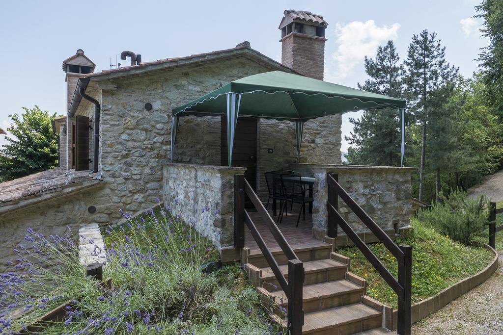 Agriturismo Monte Acuto Умбертиде Стая снимка