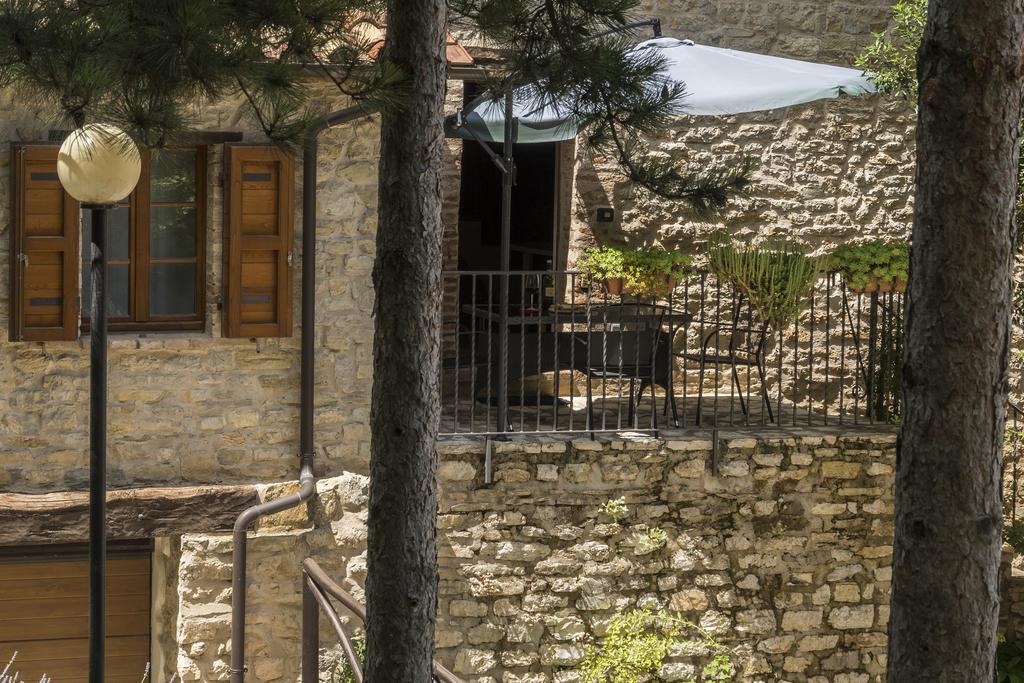 Agriturismo Monte Acuto Умбертиде Стая снимка
