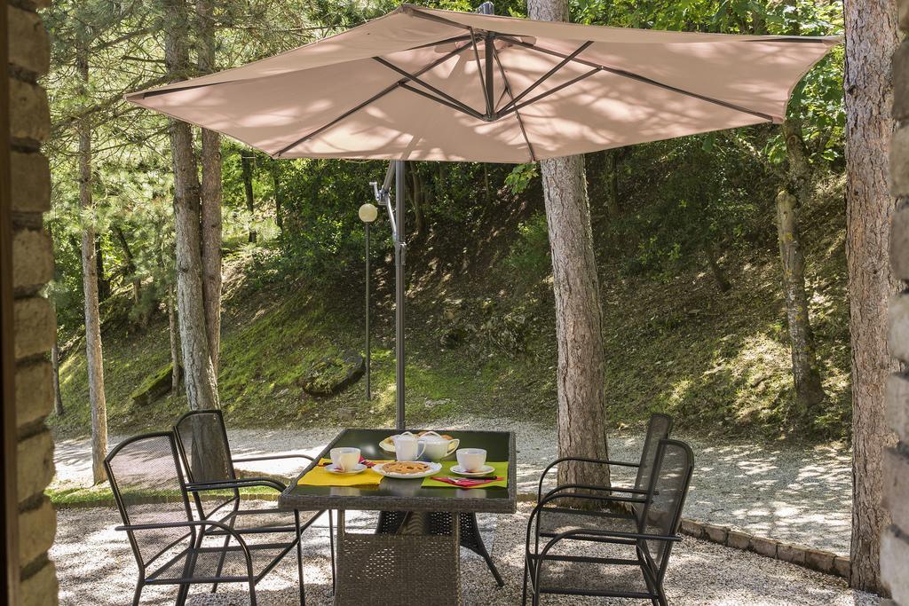 Agriturismo Monte Acuto Умбертиде Стая снимка