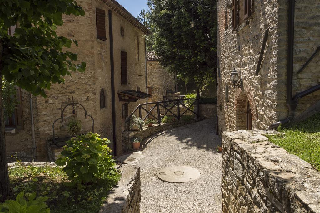 Agriturismo Monte Acuto Умбертиде Стая снимка