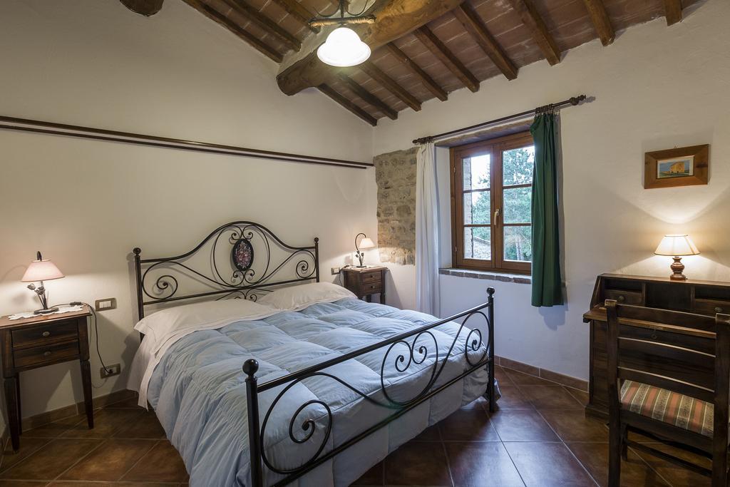 Agriturismo Monte Acuto Умбертиде Стая снимка