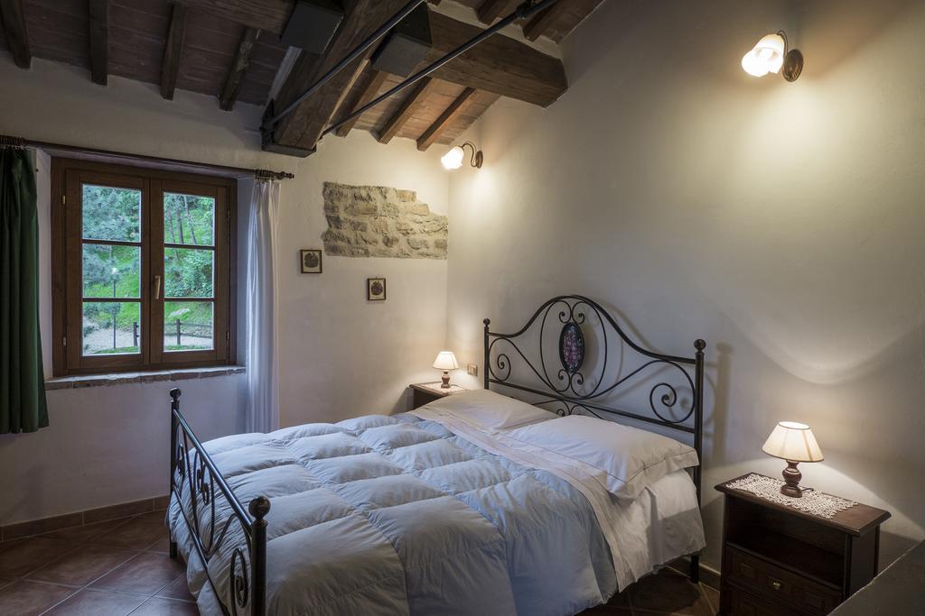 Agriturismo Monte Acuto Умбертиде Стая снимка