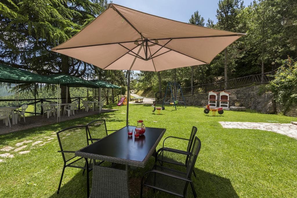 Agriturismo Monte Acuto Умбертиде Стая снимка