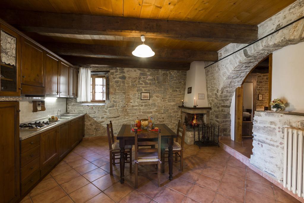 Agriturismo Monte Acuto Умбертиде Стая снимка