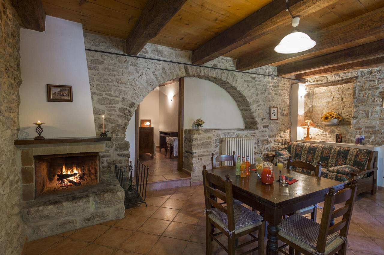 Agriturismo Monte Acuto Умбертиде Екстериор снимка